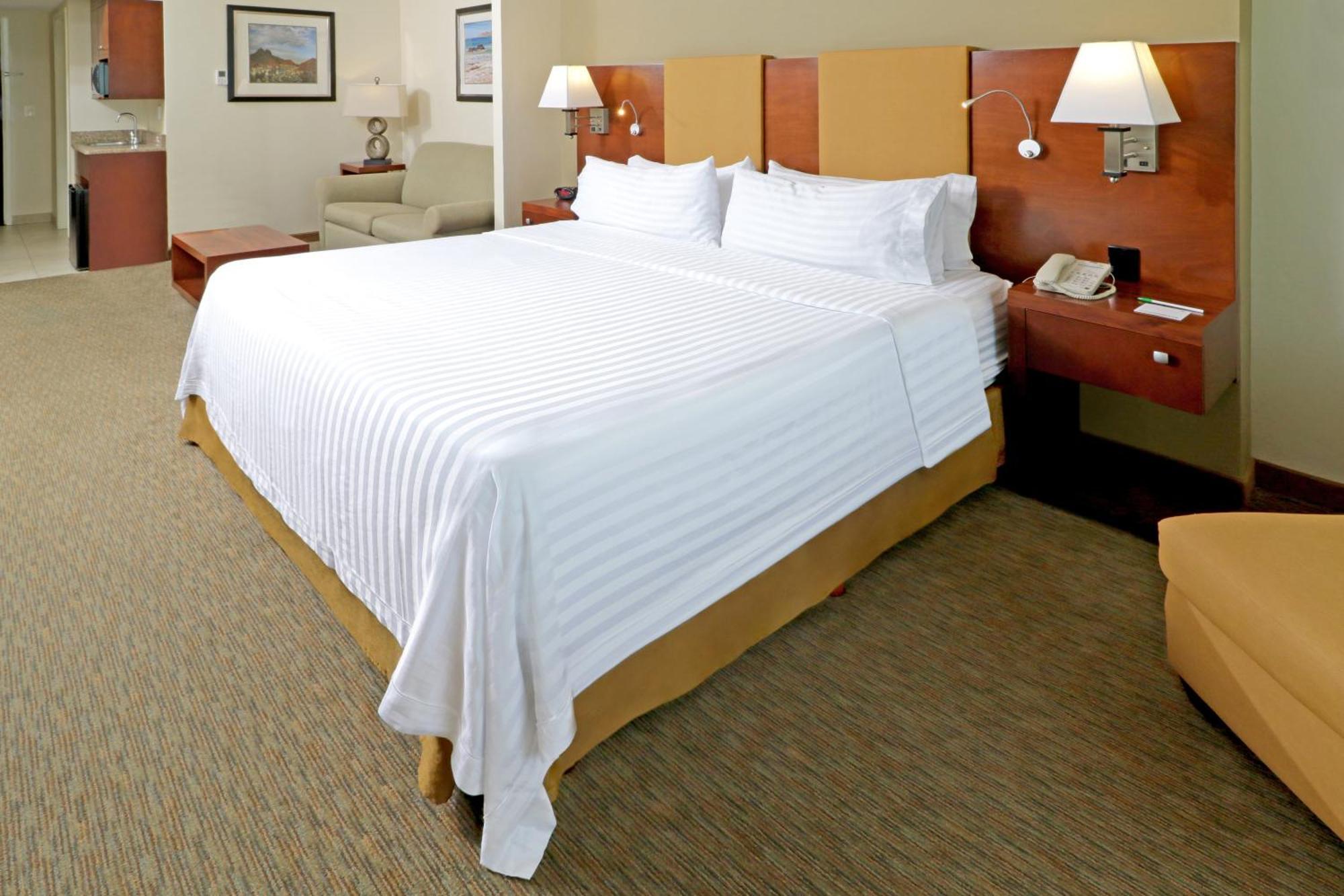 Holiday Inn Hotel & Suites Hermosillo Aeropuerto By Ihg Buitenkant foto